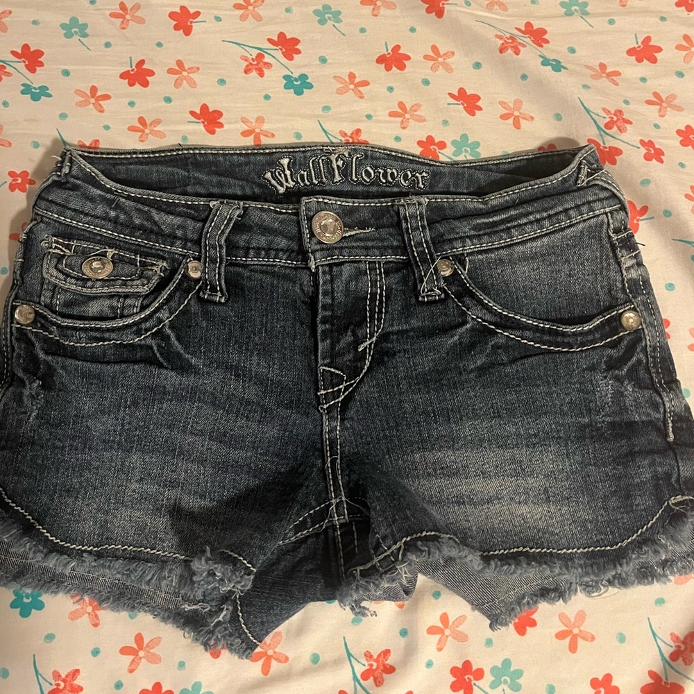 Wallflower American flag Jean shorts size 1 also fits a 0 (low waisted)